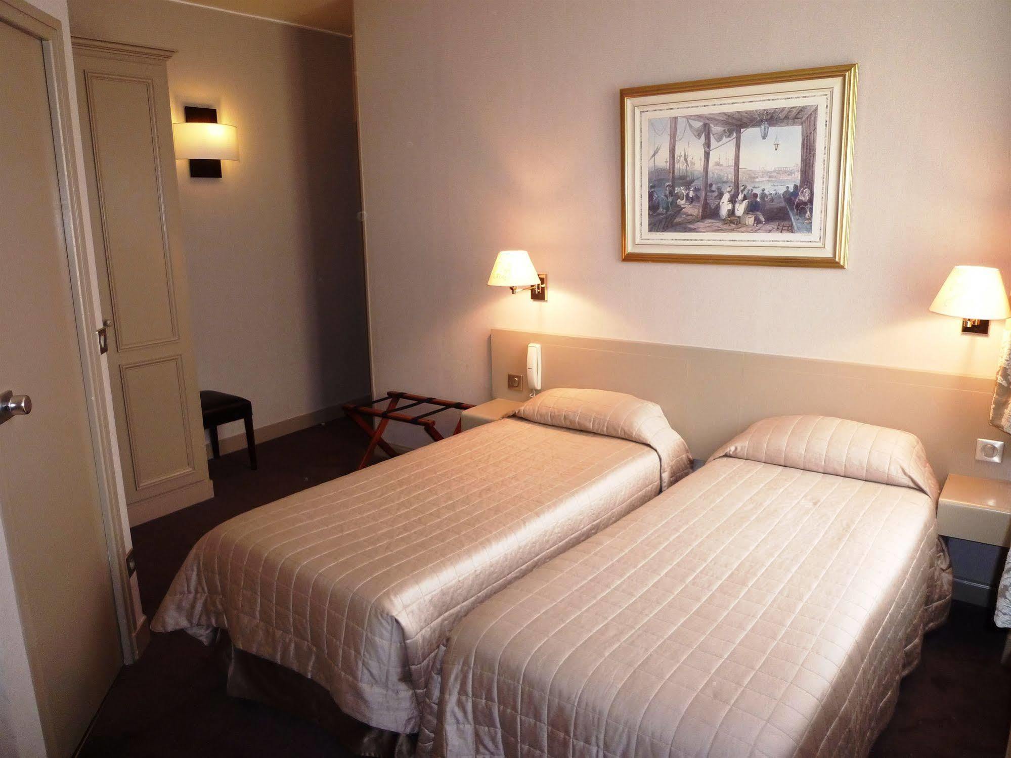 Hotel La Residence Du Berry Versailles Bagian luar foto