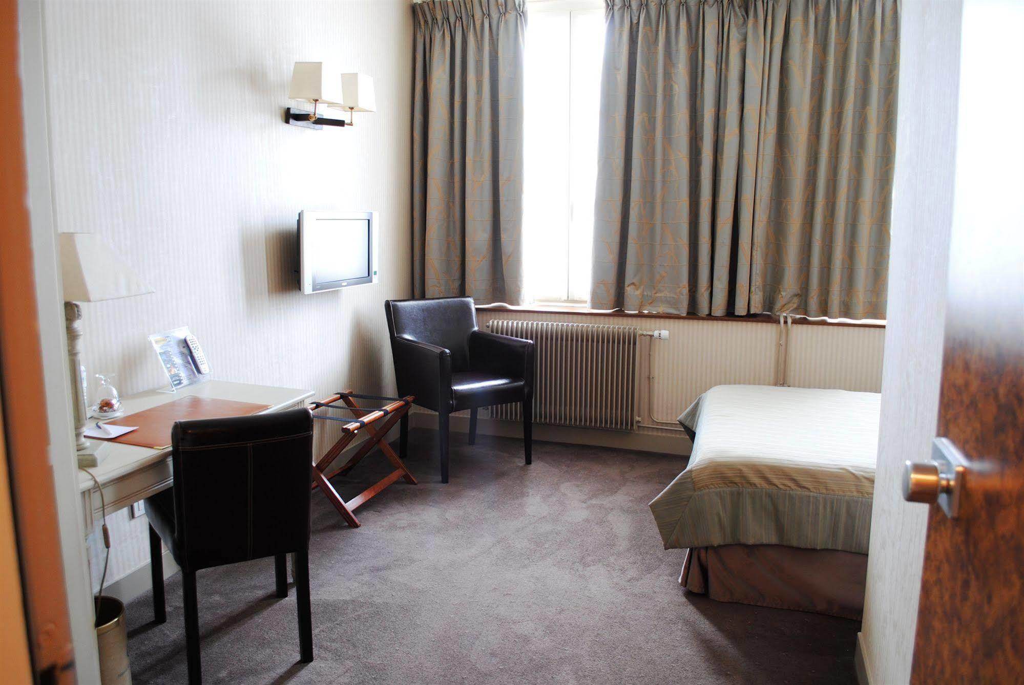 Hotel La Residence Du Berry Versailles Bagian luar foto